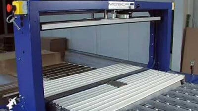 Automated strapping conveyor system