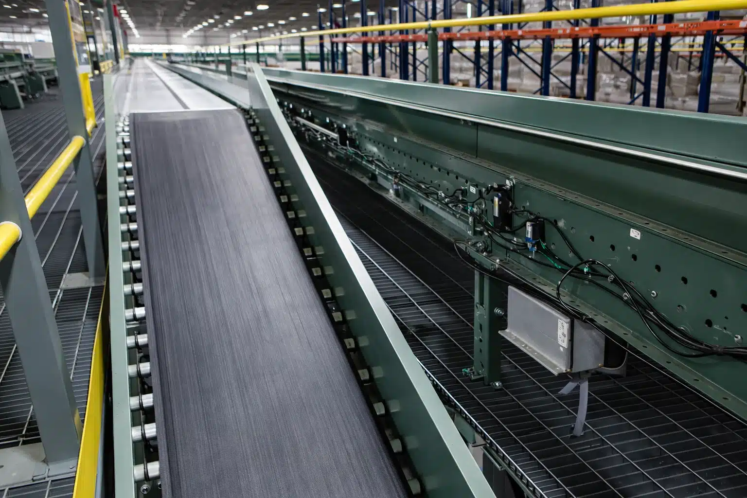 belt over roller conveyor